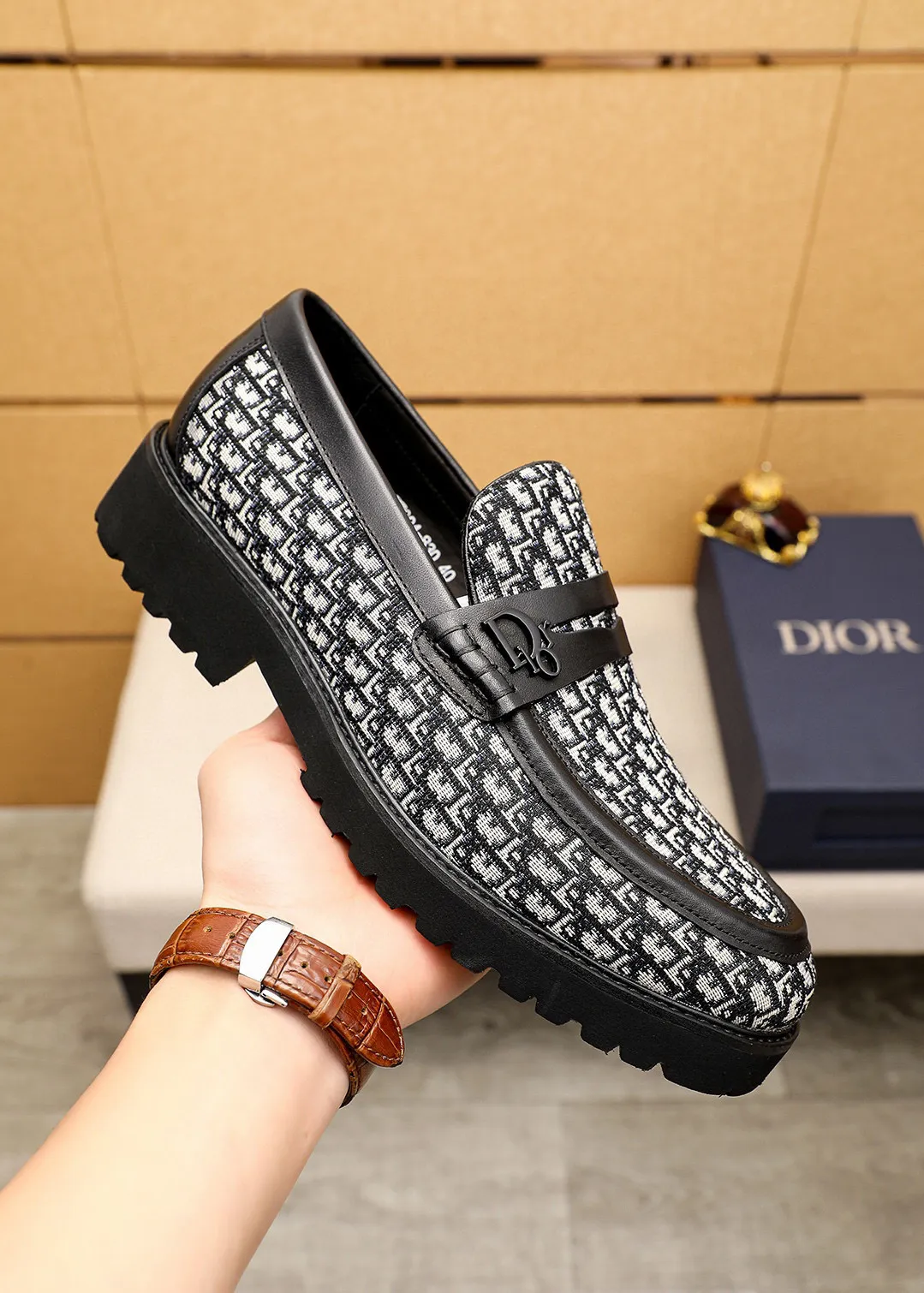 Men's shoes 💰460 💐 Product trademark: Dior "Dior" casual leather shoes Regular size: 39-44 (38.45🉑️customized) Product materials: Selected original fabric uppers imported from Italy, imported water-dyed 🐂 cowhide lining. Strong three-dimensional visual effect, foam outsole Color: 1⃣️color optional